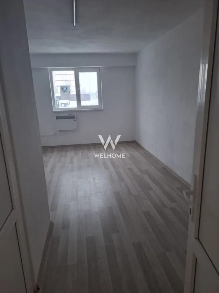 Garsoniere de vânzare – bloc cu mai multe unități | Predare la cheie - Se vând garsoniere într-un bloc cu mai multe unități locative, ideale pentru locuit sau investiție. Fiecare garsonieră are o suprafață de 21,7 mp și se predă la cheie, cu finisaje moderne și compartimentare eficientă. Fotografiile sunt cu titlu de prezentare, ilustrând o posibilă variantă de amenajare. Opțional, contra cost, garsonierele pot fi predate complet mobilate și utilate, în funcție de preferințele cumpărătorului. Caracteristici: suprafață: 21,7 mp predare la cheie finisaje moderne baie complet finisată racordate la toate utilitățile contorizare separată 💰 Preț: 23.500 € / garsonieră Pentru mai multe informații sau pentru programarea unei vizionări, vă stau la dispoziție. Tel:0740154900 }}