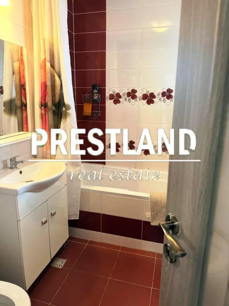Apartament cu 2 dormitoare, zona Cartierul Arhitecțior-Sibiu !! - Apartament decomandat, situat la eytajul 1, cu2 balcoane si un loc de parcare privat.

Acesta se compune din:
Bucatarie+ Living- 22 mp.
Hol-4.90 mp.
Dormitor cu balcon:11.55 mp.
Dormitor copil cu balcon Franțuzesc: 11.30 mp.
Baie cu serisire naturală(geam): 4.70 mp.

Apartamentul se vinde mobilat, utilat si dotata si se poate ocupa imediat.