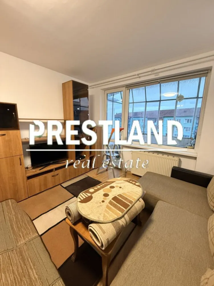 Ofer spre închiriere apartament cu 2 dormitoare !! - Apartament cu două dormitoare, decomandat, mobilat , dotat și utilat în zona urbanizată cu magazine, grădiniță, școli, mijloace de transport în comun.

Loc de parcare în apropiere de imobile!! 

Preț 420 Euro negociabil + o garanție !! Contract înregistrat la ANAF !!