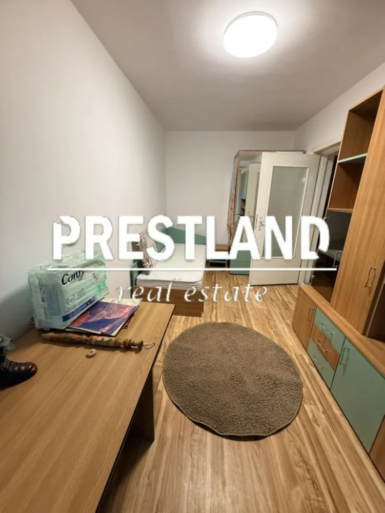 Ofer spre închiriere apartament cu 2 dormitoare !! - Apartament cu două dormitoare, decomandat, mobilat , dotat și utilat în zona urbanizată cu magazine, grădiniță, școli, mijloace de transport în comun.

Loc de parcare în apropiere de imobile!! 

Preț 420 Euro negociabil + o garanție !! Contract înregistrat la ANAF !!