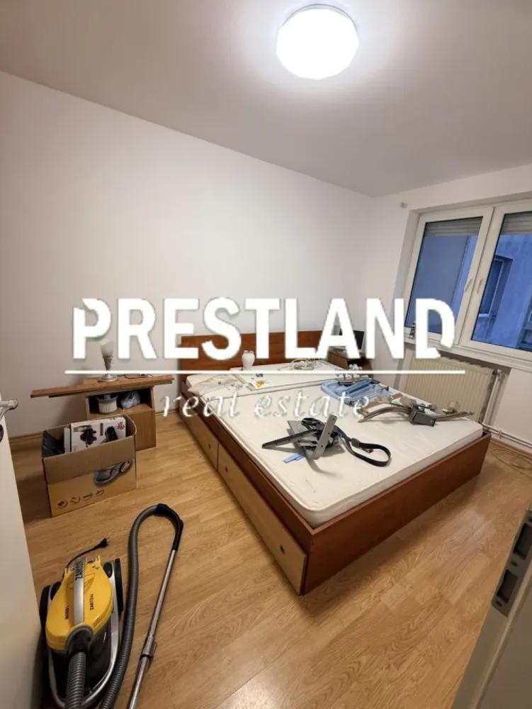 Ofer spre închiriere apartament cu 2 dormitoare !! - Apartament cu două dormitoare, decomandat, mobilat , dotat și utilat în zona urbanizată cu magazine, grădiniță, școli, mijloace de transport în comun.

Loc de parcare în apropiere de imobile!! 

Preț 420 Euro negociabil + o garanție !! Contract înregistrat la ANAF !!