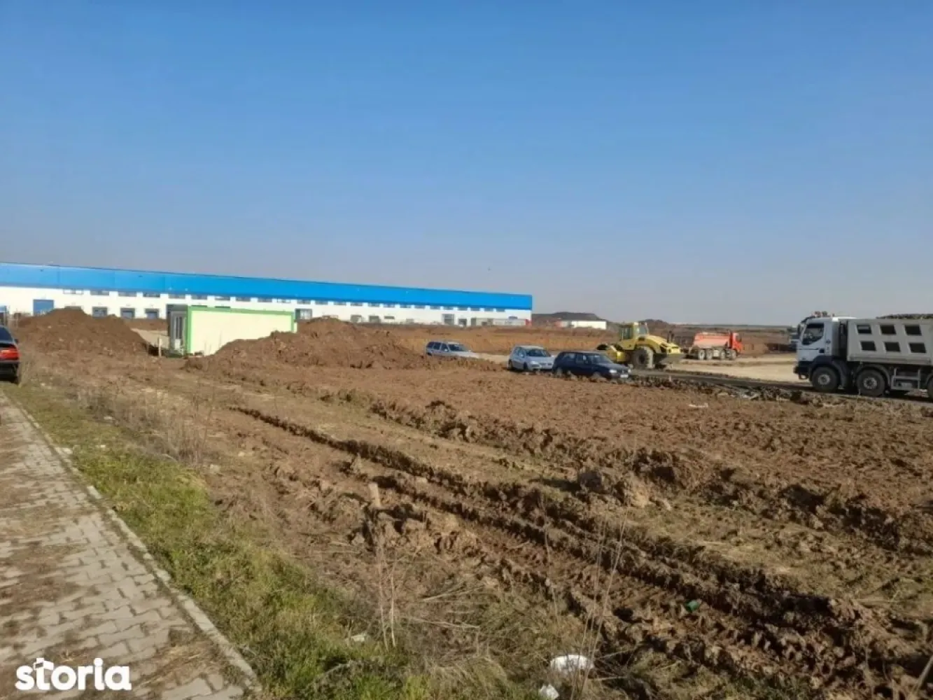 BRASADAS vinde teren 4.5h Popesti Leordeni A0 - DN4 - JUMBO. - Agentia BRASADAS vinde teren industrial in zona industriala Popesti-Leordeni la intersecția centurii A0 cu DN4 langa Depozitul Jumbo si Mega Image.

Terenul este in lot compact de 45.000mp si dezmembrat in 5 loturi a cate 9.000mp, fiecare cu deschidere de 15ml(600ml adancime). Frontul total este de 5 ori 15ml adică 75ml. Se vând 3, 4 sau toate cele 5 loturi. 

Terenurile au cadastru și sunt intabulate separat. Se pretează pentru construcții de hale pentru depozitare. Utilități în zona.

Pentru mai multe oferte accesați www.brasadas.com.