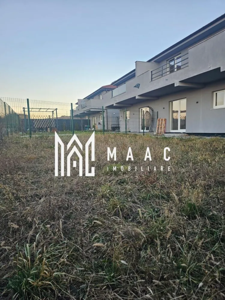 Casă tip duplex | Curte 320 mp | Viile Sibiului - MAAC Imobiliare va propune spre vanzare o casă modernă tip duplex, situată într-o zonă exclusivistă și liniștită din Sibiu – cartierul Viile Sibiului, unde confortul urban se îmbină armonios cu natura și priveliștile spectaculoase. Imobilul are o suprafață utilă de 89 mpu și este amplasat pe un teren de 450 mp, cu o curte libera de 320mp, ideal pentru grădină, zonă de relaxare sau alte amenajări si 2 locuri de parcare amenajate. Compartimentare: - Parterul, conceput ca un spațiu aerisit de tip open-space, living amplu, luminos, cu deschidere către curte, bucătărie modernă, perfect integrată în zona de zi, baie elegantă, cameră generoasă ca suprafață, luminoasă, cu compartimentare practică, perfectă pentru birou sau camera copilului. - Etajul este dedicat zonei private și include: 2 dormitoare spațioase, fiecare cu balcon privat, baie principală cu posibilitate de amenajare premium, dressing generos, gândit pentru un stil de viață exclusivist. Datorită poziționării excelente, locuința beneficiază de lumină naturală din abundență, intimitate și o priveliște panoramică deosebită, oferind un cadru ideal pentru relaxare după o zi agitată. Casa se află în imediata apropiere de: Prima Shopping Center, grădinițe și școli,mijloace de transport în comun,restaurante și magazine. Proprietatea este ideală pentru o familie care își dorește confort, liniște și acces rapid către oraș, într-un cadru modern și bine organizat. Pentru mai multe detalii si programarea unei vizionari va rugam sa specificati ID: CP2875667. }}