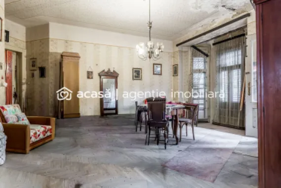 Apartament ultracentral cu 4 camere partial amenajat Comision 0