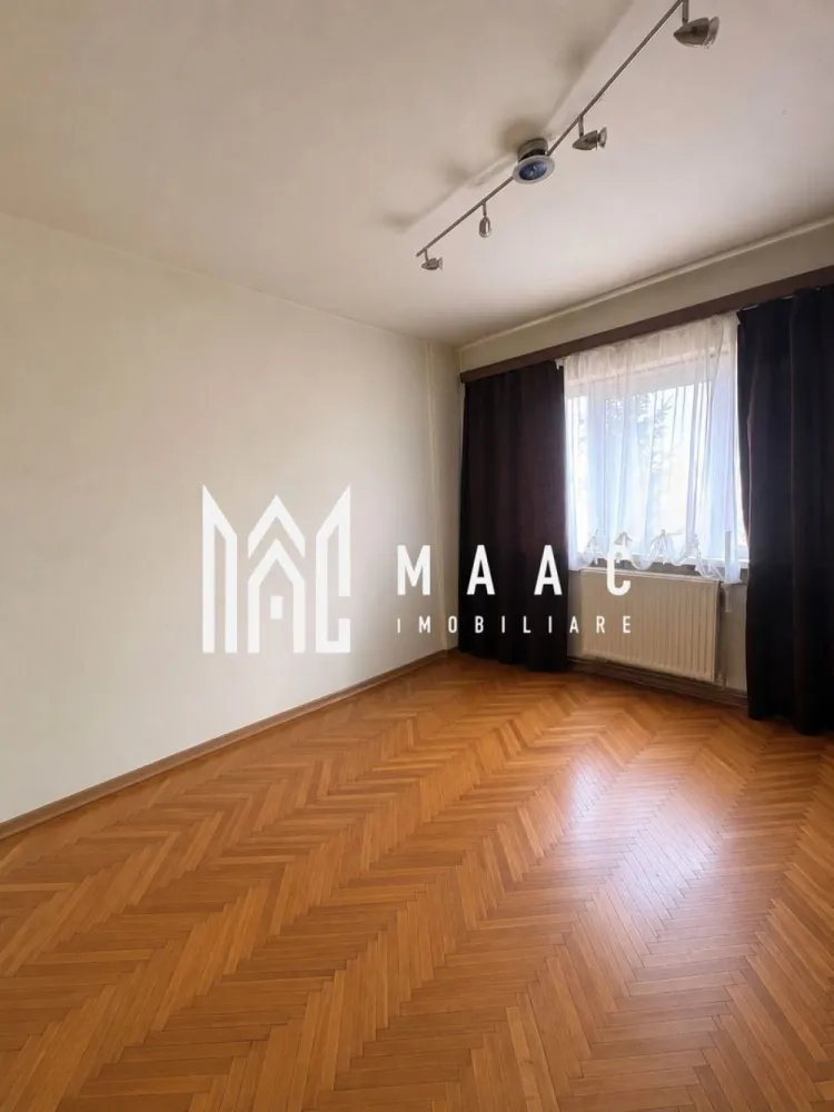 Apartament 2 Camere I Decomandat I Etajul 1 I Siretului - MAAC Imobiliare vă propune spre vânzare un apartament cu 2 camere, decomandat, situat la etajul 1, în zona Siretului din Sibiu, o locație apreciată pentru liniște și accesibilitate. Locuința are o suprafață utilă de 48 mp și beneficiază de orientare sudică, oferind lumină naturală pe tot parcursul zilei.

Apartamentul se vinde nemobilat și este disponibil imediat, însă reprezintă și o oportunitate excelentă pentru cei care doresc să îl renoveze și să îl amenajeze după propriul gust. Compartimentarea decomandată asigură confort și intimitate, fiind ideal atât pentru locuit, cât și pentru investiție.

Zona este una foarte liniștită, cu acces rapid către parc, grădinițe, școli și magazine, având toate facilitățile necesare în imediata apropiere.

Pt mai multe detalii precizați ca ați văzut anunțul cu ID CP3047314