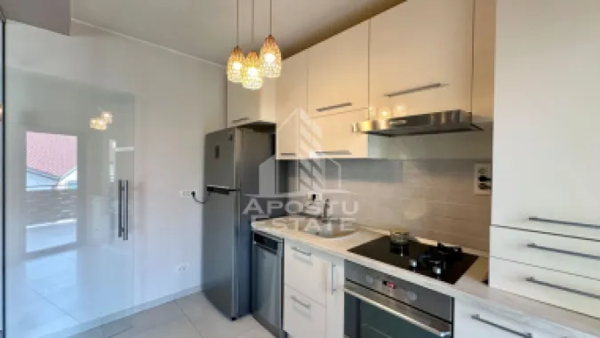 Apartament de vanzare cu 3 camere, etajul intai, Dumbravita