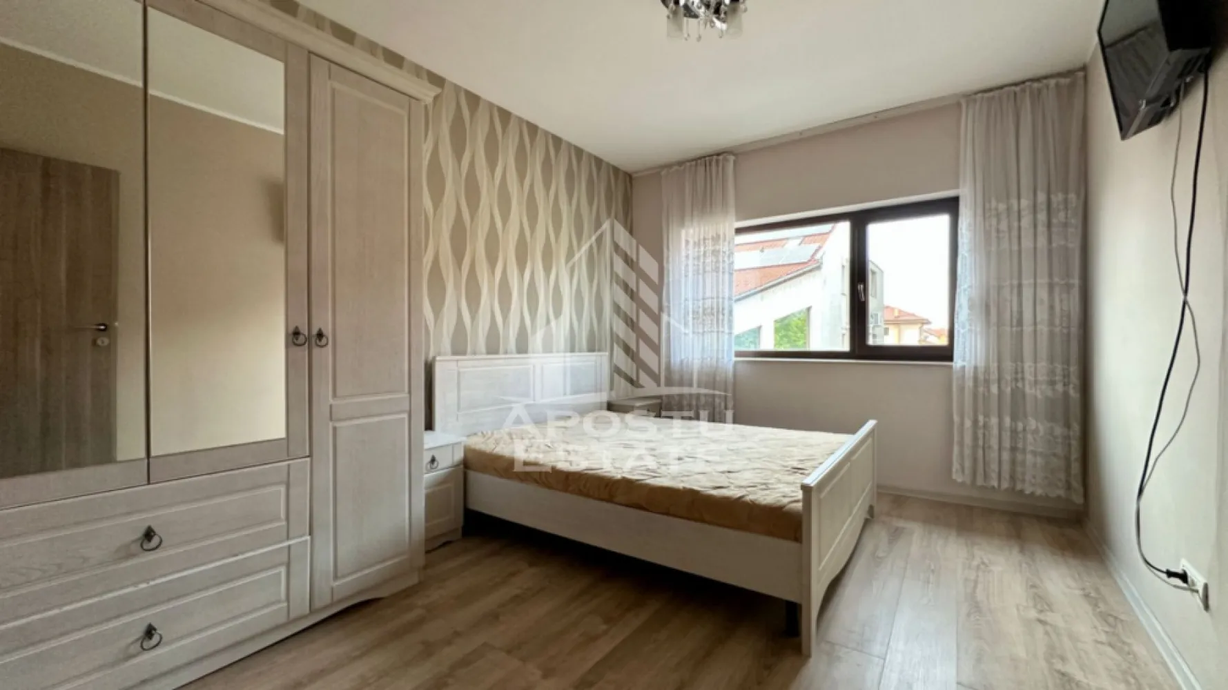 Apartament de vanzare cu 3 camere, etajul intai, Dumbravita