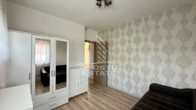Apartament de vanzare cu 3 camere, etajul intai, Dumbravita