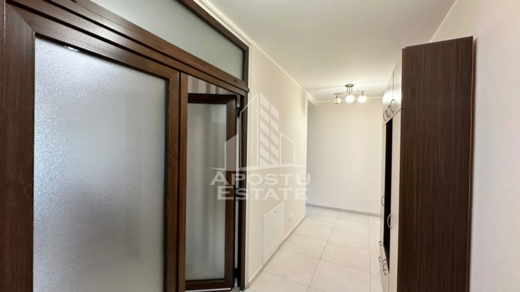 Apartament de vanzare cu 3 camere, etajul intai, Dumbravita