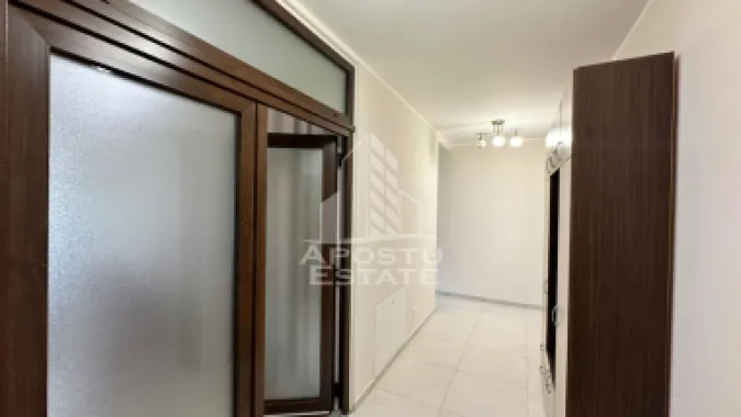 Apartament de vanzare cu 3 camere, etajul intai, Dumbravita