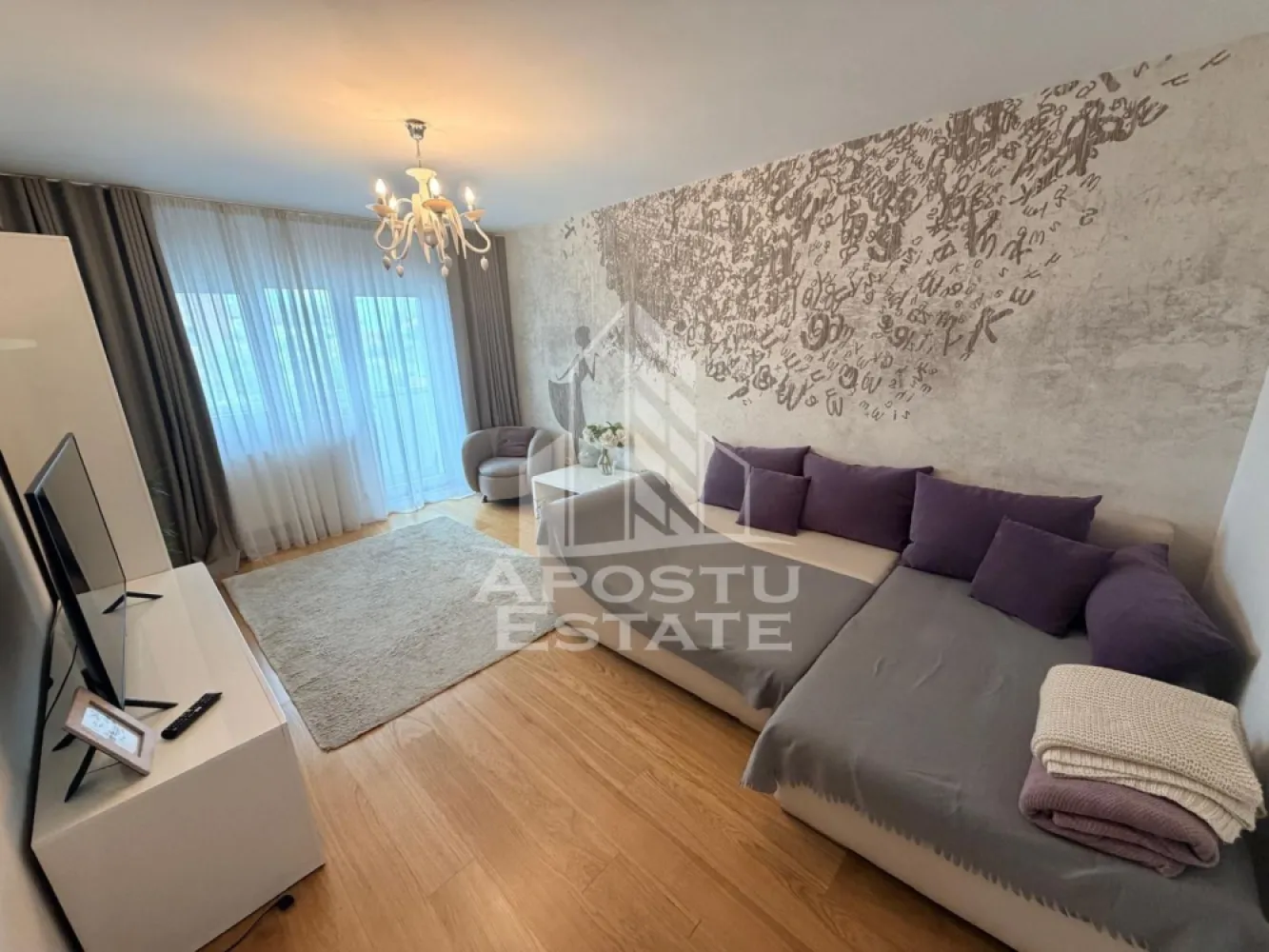 Apartament cu 2 camere, de inchiriat, Complex Studentesc, Centrala - Agentia imobiliara APOSTU ESTATE va propune spre inchiriere un apartament cu 2 camere, situat in judetul Timis, Timisoara, zona Complexul Studentesc, o zona linistita si bine pozitionata pentru cupluri sau familii care isi doresc o locuinta unde sa se simta confortabil si cu acces facil catre scoli, supermarketuri , magazine de zona.

Suprafata utila: 60 mp

Compartimentare eficienta:
-Hol de acces. 
-Living room spatios si luminos.
-Bucatarie inchisa, mobilata si utiliata.
-Dormitor matrimonial.
-Baie cu cabina de dus.

Confort si facilitati:

-Confort termic: Incalzirea este realizata prin calorifere, centrala proprie.
-Imobilul dispune si de o unitate AC.
-Nu se accepta animale de companie de catre proprietar.

Localizare:

-Timis, Timisoara, Complexul Studentesc, acces facil catre : UVT, UPT, Piata Unirii.
Ideal pentru:

-Cupluri.

-Persoane singure. 

-Familie.

Disponibilitate: Imediata.

Pret chirie lunara: 600 euro negociabil.

Programeaza o vizionare pentru a-ti putea imagina viitorul aici!

ID Intern : CP3094015