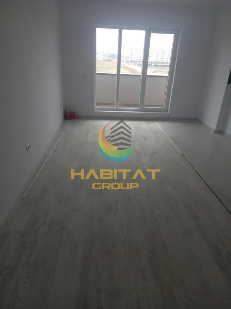 Pallady Garsoniera decomandata 52 mp ACTE GATA MUTARE RAPIDA - Habitat Grup Imobiliare va ofera spre vanzare o garsoniera decomandata cu o suprafata utila totala de 52,01 mp la pretul promotional de : 
- 81.812 Euro TVA inclus pentru plata unui avans de 90% la antecontract 
- 84.958 Euro TVA inclus pentru plata unui avans de 50% la antecontract 
- 88.105 Eur TVA inclus pentru plata unui avans de 15% la antecontract.

Avem ACTE GATA ( cadastru , intabulare , certificat energetic).

Garsoniera decomandata are suprafata utila generoasa de 44,48 mp + balcon cu suprafata de 7,53 mp , situata la etajul 3 al unui bloc D+P+3 etaje si prevazut cu lift. Pe palier sunt prevazute doar 9 apartamente.

In imediata vecinatate regasim magazine, scoli, gradinite, spital, precum si mijloace de transport in comun.

Garsonierele dispun de finisaje de calitate inclusiv încălzire în pardoseală, wc încastrat și uși interioare de calitate superioară. 

Garsoniera este echipata si utilata cu gresie, faianta, parchet, usi interior si cea de exterior securizata, geamuri termopan , centrala proprie in condensatie de 24 kw cu incalzire in pardoseala , baia echipata si utilata. 

Garsoniera va fi predata la cheie bransata la toate utilitatile Enel, Engie si Apanova.

Fiecare detaliu este gândit pentru a-ți oferi confort maxim, cu soluții inteligente pentru depozitare și organizare eficientă a spațiului astfel incat sa-ti creezi un camin ideal.

Situat într-o zonă liniștită, acest ansamblu rezidențial este aproape de facilități urbane, dar oferă liniștea de care ai nevoie. 

Nu rata ocazia de a locui într-un loc unic, perfect adaptat nevoilor tale. 

Separat se poate achizitiona loc parcare subteran la pretul de 7.500 Eur fara TVA sau loc parcare suprateran la pretul de 5.500 Eur fara TVA.

Oferim asistenta gratuita in vederea intocmirii dosarului de creditare. 

Comision 0%.

Poze reale din garsoniera.

Locatie birou vanzari dezvoltator : strada Postasului nr.29 , Sector 3

Waze: Habitat Group Estate

Oferta noastra completa din sectorul 3 o gasiti aici : https://palladyparkresidence.ro/

Program vizionari: Luni - Vineri : 10:00 - 18:00 si Sambata : 10:00 - 14:00

Recomand vizionare Bogdan Mavrogheorghe telefon programari 0730.115.450.