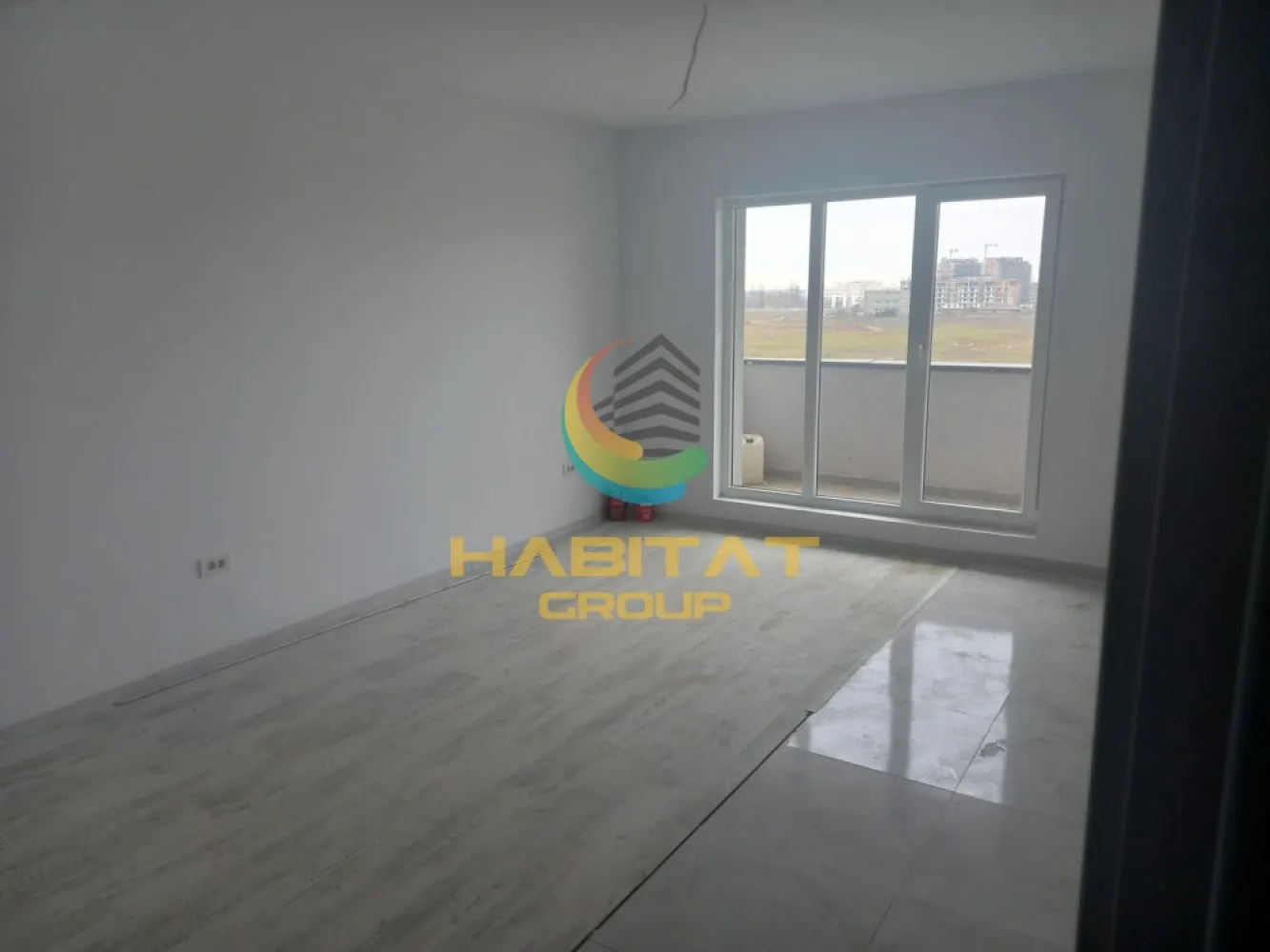 Pallady Garsoniera decomandata 52 mp ACTE GATA MUTARE RAPIDA - Habitat Grup Imobiliare va ofera spre vanzare o garsoniera decomandata cu o suprafata utila totala de 52,01 mp la pretul promotional de : 
- 81.812 Euro TVA inclus pentru plata unui avans de 90% la antecontract 
- 84.958 Euro TVA inclus pentru plata unui avans de 50% la antecontract 
- 88.105 Eur TVA inclus pentru plata unui avans de 15% la antecontract.

Avem ACTE GATA ( cadastru , intabulare , certificat energetic).

Garsoniera decomandata are suprafata utila generoasa de 44,48 mp + balcon cu suprafata de 7,53 mp , situata la etajul 3 al unui bloc D+P+3 etaje si prevazut cu lift. Pe palier sunt prevazute doar 9 apartamente.

In imediata vecinatate regasim magazine, scoli, gradinite, spital, precum si mijloace de transport in comun.

Garsonierele dispun de finisaje de calitate inclusiv încălzire în pardoseală, wc încastrat și uși interioare de calitate superioară. 

Garsoniera este echipata si utilata cu gresie, faianta, parchet, usi interior si cea de exterior securizata, geamuri termopan , centrala proprie in condensatie de 24 kw cu incalzire in pardoseala , baia echipata si utilata. 

Garsoniera va fi predata la cheie bransata la toate utilitatile Enel, Engie si Apanova.

Fiecare detaliu este gândit pentru a-ți oferi confort maxim, cu soluții inteligente pentru depozitare și organizare eficientă a spațiului astfel incat sa-ti creezi un camin ideal.

Situat într-o zonă liniștită, acest ansamblu rezidențial este aproape de facilități urbane, dar oferă liniștea de care ai nevoie. 

Nu rata ocazia de a locui într-un loc unic, perfect adaptat nevoilor tale. 

Separat se poate achizitiona loc parcare subteran la pretul de 7.500 Eur fara TVA sau loc parcare suprateran la pretul de 5.500 Eur fara TVA.

Oferim asistenta gratuita in vederea intocmirii dosarului de creditare. 

Comision 0%.

Poze reale din garsoniera.

Locatie birou vanzari dezvoltator : strada Postasului nr.29 , Sector 3

Waze: Habitat Group Estate

Oferta noastra completa din sectorul 3 o gasiti aici : https://palladyparkresidence.ro/

Program vizionari: Luni - Vineri : 10:00 - 18:00 si Sambata : 10:00 - 14:00

Recomand vizionare Bogdan Mavrogheorghe telefon programari 0730.115.450.