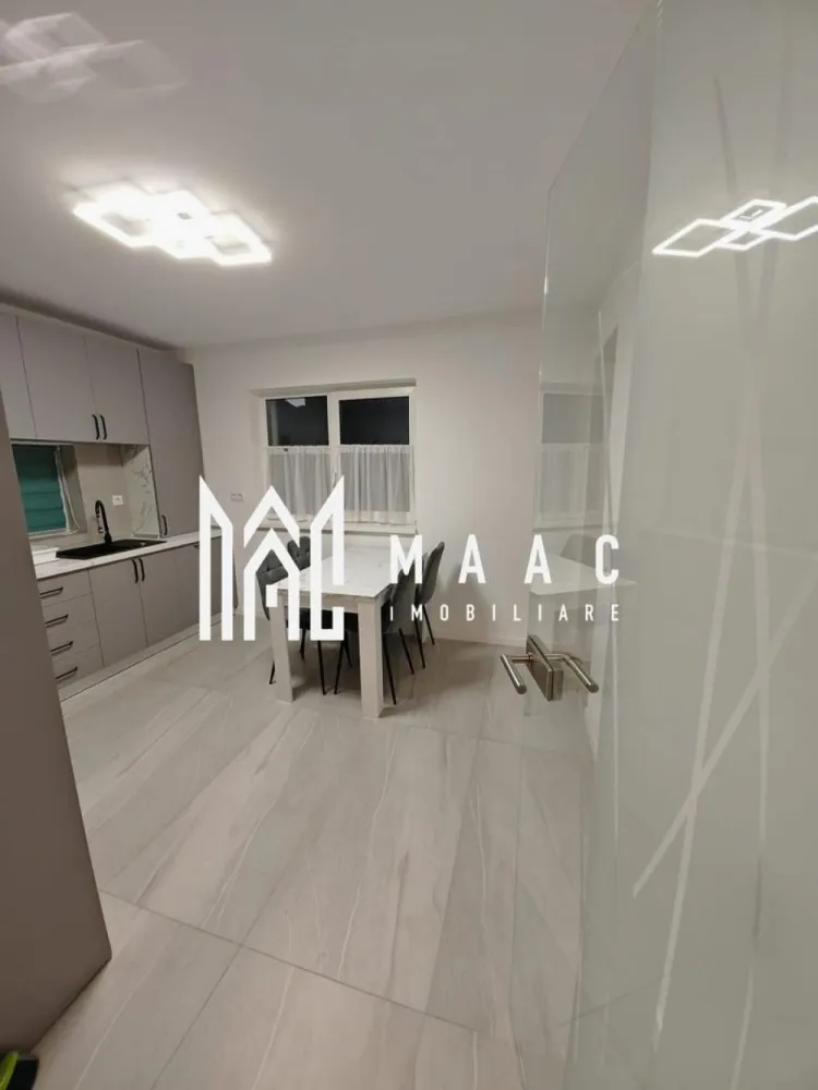 Casa 4 camere | 150mp | Terasa | Vasile Aaron - Selimbar - MAAC Imobiliare ofera spre inchiriere casa noua tip duplex, moderna, complet utilata si mobilata dupa preferintele si nevoile chiriasului, in zona Vasile Aaron - Selimbar.

Locuinta decomandata este alcatuita din living cu iesire pe terasa, bucatarie separata si baie cu dus si geam la parter, iar la etaj sunt 3 dormitoare, baie cu cada si geam si balcon.

Proprietatea este la prima inchiriere, are incalzire in pardoseala cu termostat in fiecare incapere, iar curtea are aproximativ 200 mp liberi si o terasa acoperita pe care se iese din living si din bucatarie. 

Se pot parca 3 masini in curte.

Proprietatea este situata intr-o zona linistita si insorita de case, la numai cateva minute de mers de Shopping City.

Se perecepe o chirie in avans si garantie in cuantumul unei chirii lunare. Disponibilitate imediata.

Pentru mai multe detalii sau pentru a programa o vizionare, va rugam specificati telefonic: CP2833163