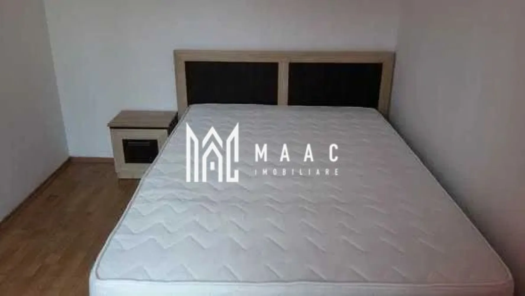 Apartament 3 camere | Etaj 3 | Balcon | 55 MPU | Mihai Viteazul - MAAC Imobiliare vă propune spre închiriere un apartament cu 3 camere, situat în zona Mihai Viteazu, la etajul 3 al unui imobil bine întreținut. Compartimentare: Living 2 dormitoare decomandate Bucătărie complet utilată Baie Balcon închis cu geamuri termopan Dotări și facilități: Centrală termică proprie Aragaz cu hotă Frigider Mașină de spălat rufe Mobilier complet (dulapuri, noptiere) TV Conexiuni pentru cablu TV și internet Ușă metalică la intrare Alte detalii: Plata tuturor utilităților (gaz, curent, cablu, internet, taxe) se face direct către proprietar Contract de închiriere pe minim 1 an Nu se acceptă animale de companie Preț chirie: 350 euro / lună Pentru mai multe detalii sau programarea unei vizionări, nu ezitați să ne contactați specificand ID: CP2878156 }}