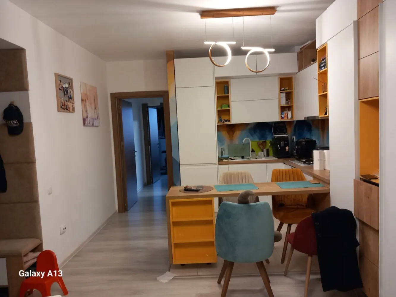 Ag BRASADAS închiriază ap 2 cam GROZAVESTI REGIE etaj 3/11. - Agenția BRASADAS închiriază apartament cu doua camere situat în GROZAVESTI-Regie, în apropiere de Facultatea Politehnica la etajul 3/11 construit in 2019 cu doua lifturi lângă podul BASARAB.

Apartamentul se închiriază MOBILAT si UTILAT complet.

Statiile de metrou GROZAVESTI și SEMANATOATREA la 3 minute de mers pe jos.
În apoiere este CARREFOUR ORHIDEEA, BRICA, clădiri de birouri LANE, 

Bcataria este DESCHSA, mobilata si utilata.

Pentru mai multe oferte accesați www.brasadas.com.