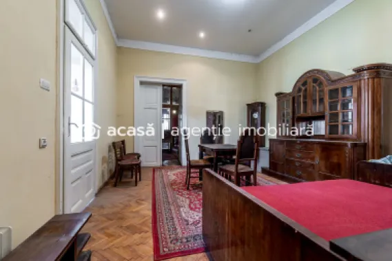 Apartament la parter înalt, str. Lucian Blaga, centrul Aradului