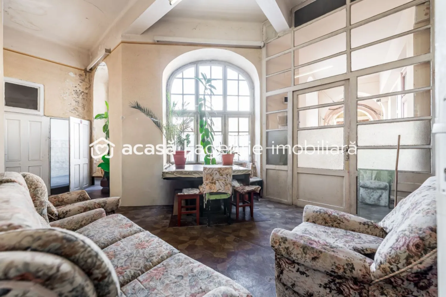 Apartament la parter înalt, str. Lucian Blaga, centrul Aradului