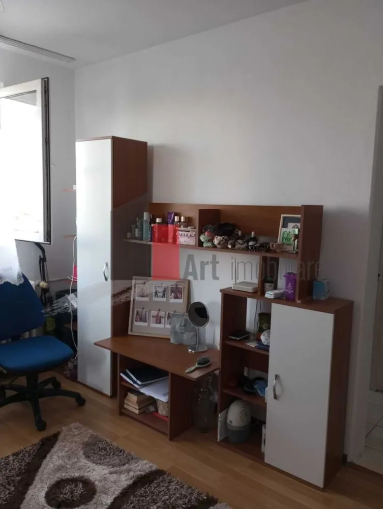 2 camere Drumul Taberei Plaza - Va prezentam spre vanzare un apartament situat in Cartierul Drumul Taberei, langa Mall Plaza, 

Apartamentul se afla la 5/10, este cf.2, semidecomandat, curat si are actele pregatite pentru vanzare. 

Blocul se află lângă st STB, lab5 min de metrou, aproape de Lidl, numeroase magazine, școală , grădiniță, parc, piata

Pentru detalii sau vizionare va stam la dispozitie: 0757894152