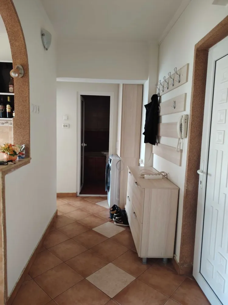 BRASADAS vinde ap 2 cam etaj 4/8,in zona SOARELUI. - Agenția imobiliara BRASADAS vinde apartamant cu 2 camere, in Piata Soarelui, etaj 4 din 8, lift. 
Zona este foarte buna, langa Lidl și Supeco.
Www.brasadas.com.