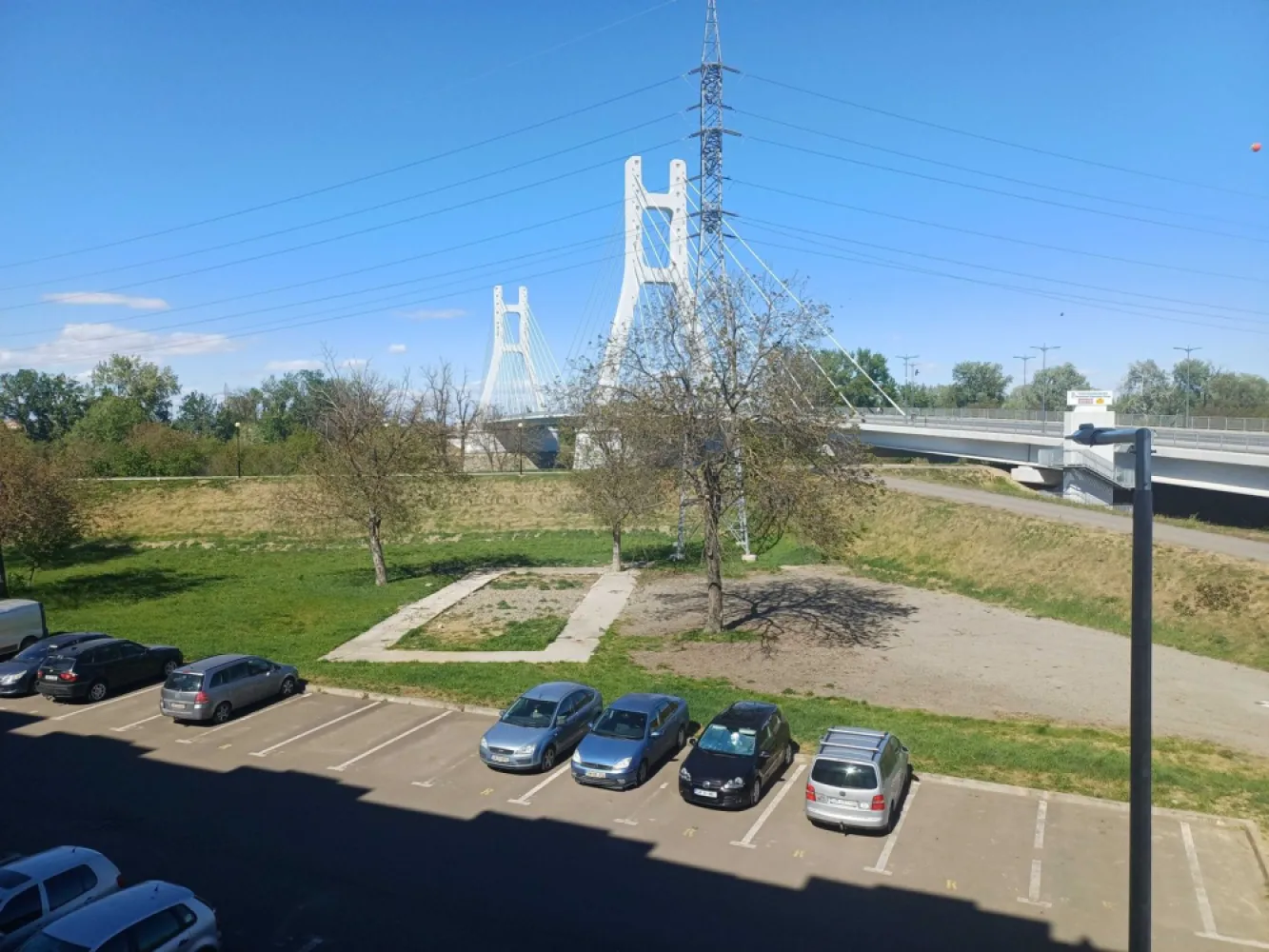 BRASADAS vinde garsoniera etaj 2/4 pe Ostrovului. - Agenția imobiliara BRASADAS vinde garsoniera pe Ostrovului.
Mobilat, utilat, incalzire convector gaz, apa calda boiler, digi.
Www.brasadas.com.