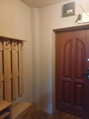 BRASADAS vinde garsoniera etaj 2/4 pe Ostrovului.