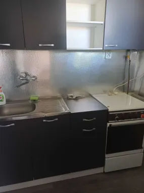 BRASADAS vinde garsoniera etaj 2/4 pe Ostrovului.