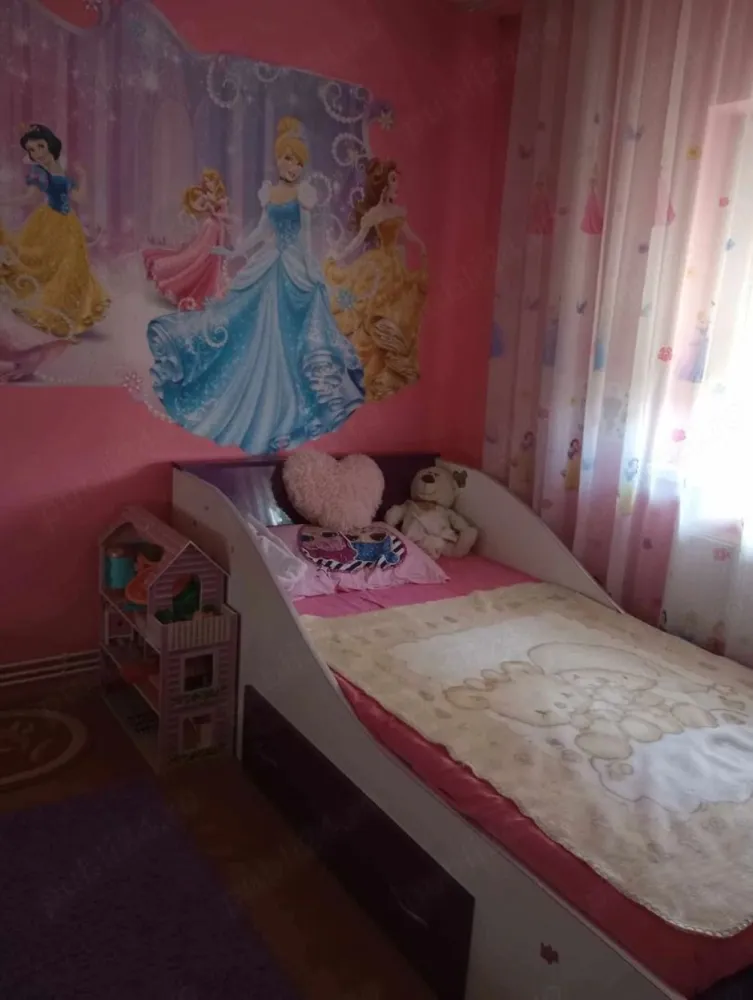 BRASADAS vinde ap 2 cam decomandat pe Careiului in Micro 16. - Agenția imobiliara BRASADAS vinde apartament cu 2 camere din cărămidă, decomandat pe strada Careiului in Micro 16 la etajul 3/4.
Geamuri termopan, centrală nouă prin condensare, instalatie electrică nouă.
Bucătăria rămâne mobilată și utilată (hotă,plită,cuptor,mașină de vase).
Www.brasadas.com.