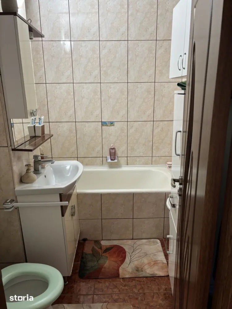 BRASADAS vinde ap 3 cam etaj 4/10 Micro 15 utilat mobilat.