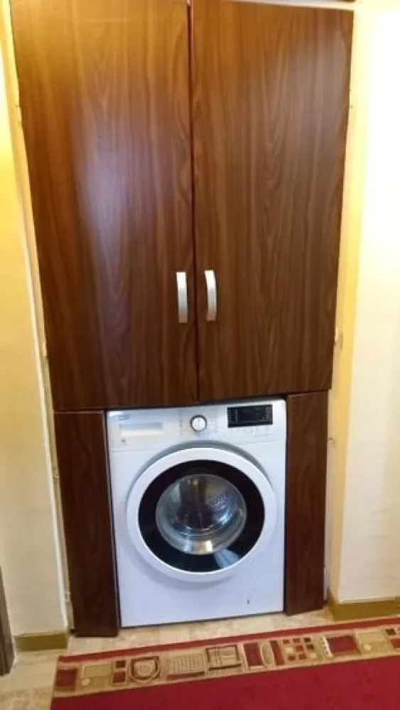Apartament 2 camere, 2 balcoane, M 15 - De vanzare apartament 2 camere, et 7/10 ( 2 lifturi noi), bloc caramida/ BCA, zona foarte linistita, dar totusi aproape de spitalul judetean, piata, scoala Balcescu-Petofi, gradinita nr 13, magazine, farmacii, statii de autobuz. 

- 2 camere decomandate 
- 2 balcoane 
- geamuri termopan, jaluzele, plase de insecte
- centrala, aer conditionat
- mobilat si utilat- imediat ocupabil
Pret 63 000 euro