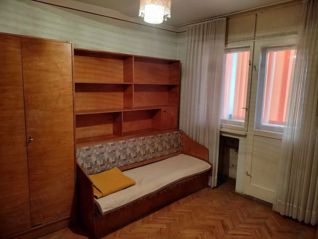 BRASADAS vinde ap 3 cam etaj 4/4 in Micro 16 Brândușa. - BRASADAS vinde apartament cu 3 camere in Micro 16, bloc de colț din BCA, etaj 4/4, cu acoperiș. Bucătărie mare cu cămară generoasă, 2 băi, 2 balcoane închise, centrală pe gaz, instalație cupru, boxă beci, uscat, fără igrasie, finisaje clasice.
Www.brasadas.com.