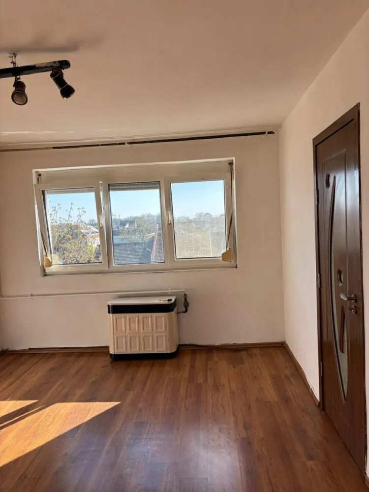 BRASADAS vinde ap cam etaj 4/4 in 14 Mai. - Agenția imobiliara BRASADAS vinde apartament la etajul 4 în cartierul 14 mai strada begoniei, în spate la
Pompieri , bloc de cărămidă cu geam la baie , gemuri termopan, bloc izolat cu polistiren și cu decorativă pe exterior, parcarea inclusă , interfon pe scara blocului, cu parc de copii zonă verde, magazine etc.
Www.brasadas.com.
