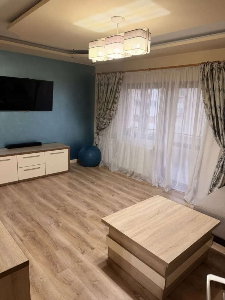 BRASADAS vinde ap 3 cam etaj 3/4 in Carpați 2. - Agenția imobiliara BRASADAS vinde apartament cu 3 camere și 2 balcoane, zona Carpați 2, decomandat, cu o suprafață utilă de 80 mp, 
Apartament se vinde exact așa cum este în poze. 
Www.brasadas.com.