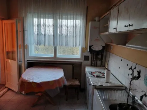 BRASADAS vinde ap 3 cam etaj 4/4 in Micro 16 Brândușa.