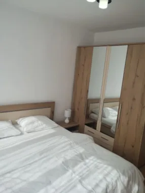 BRASADAS vinde ap 2 cam etaj 7/10 la Burdea