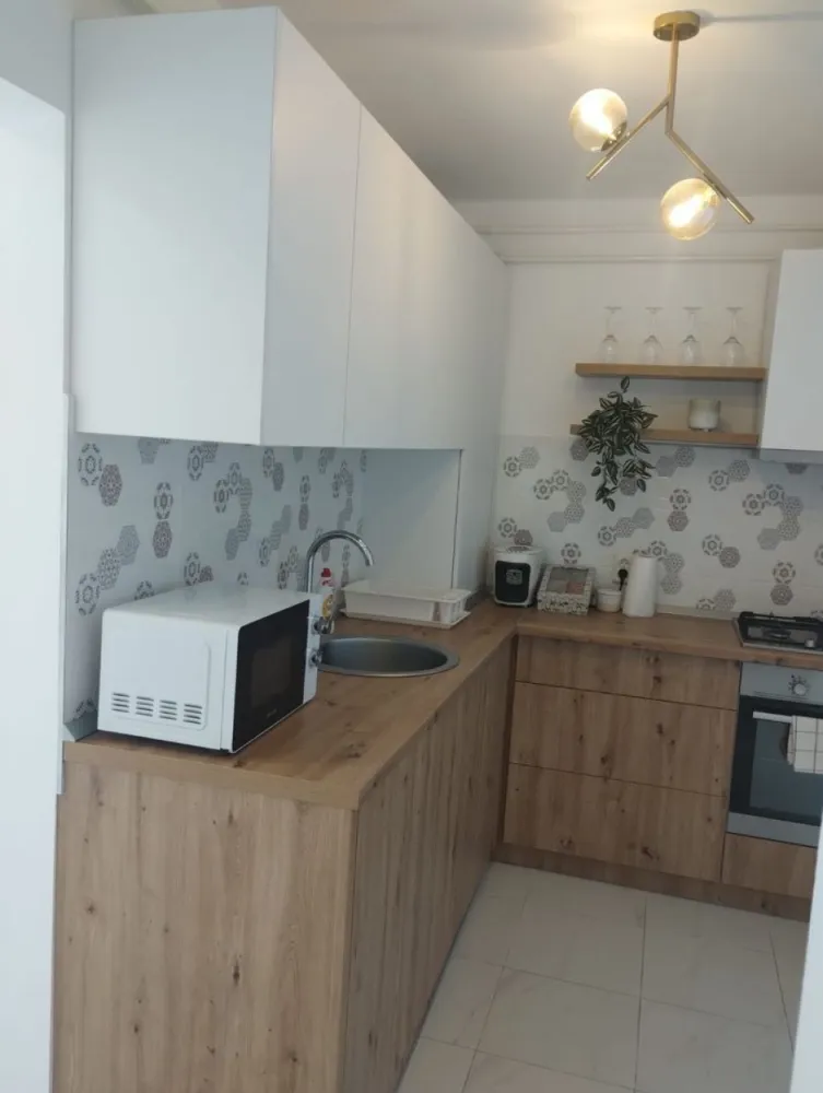 BRASADAS vinde ap 2 cam etaj 7/10 la Burdea