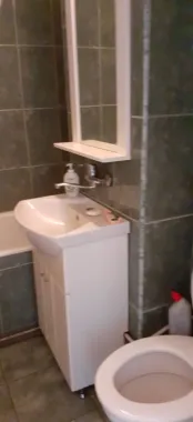 BRASADAS vinde ap 2 cam etaj 2/8 Careiului.