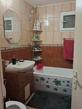 Vand apartament cu 3 camere in micro 16 Satu mare