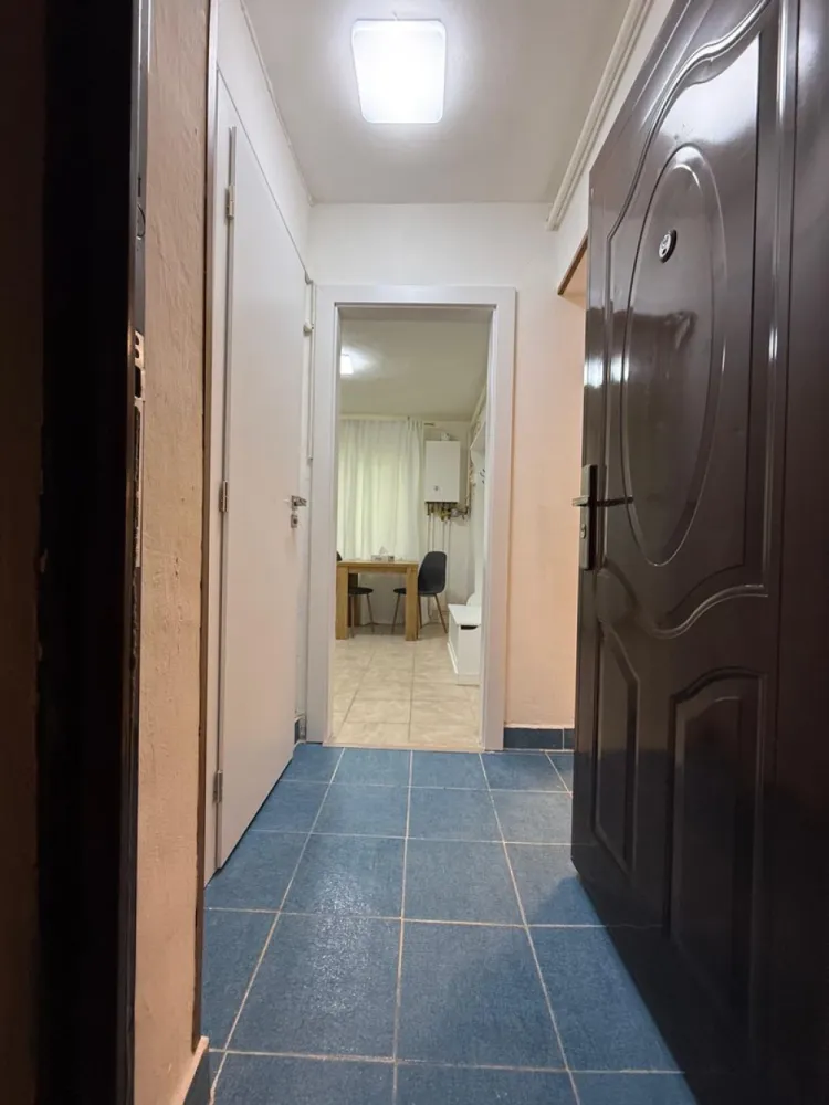 BRASADAS vinde garsonieră in Micro 14 Neajlov etaj 1/4 confort 1.
