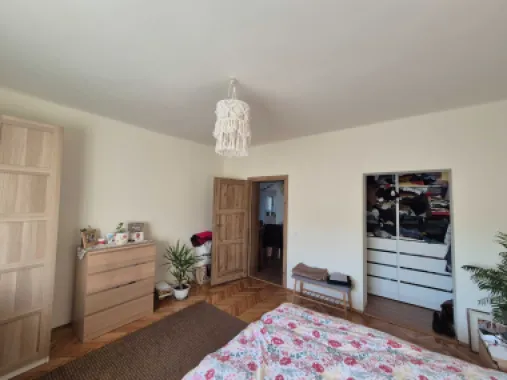 BRASADAS vinde casa familiara cu gradina in zona Titulescu.