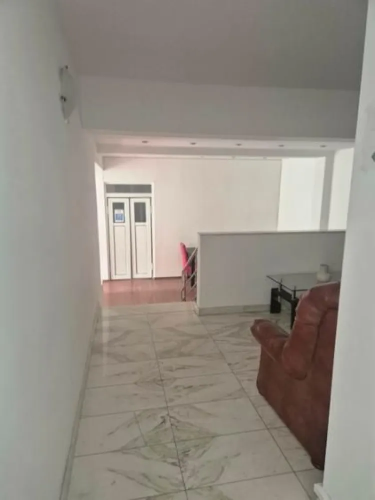 BRASADAS vinde Imobil Central, Ideal pentru Investiție! - Agenția imobiliara BRASADAS vinde proprietate situată în zonă centrală, perfectă pentru activități comerciale sau rezidențiale.

📐 Suprafață totală: 500 mp
🏢 Compartimentare generoasă:

8 camere spațioase

10 băi

1 bucătărie

1 living amplu

Imobilul este ideal pentru:
✔️ Centru de înfrumusețare / clinică estetică
✔️ Cabinete medicale
✔️ Hotel / pensiune boutique
✔️ Birouri / sediu firmă
✔️ After school sau centru educațional

Proprietatea beneficiază de spații largi, bine compartimentate, care permit organizarea eficientă a activității. Datorită poziționării centrale, oferă acces facil și vizibilitate excelentă.

💼 Ideal pentru investiție cu potențial ridicat de dezvoltare!

Www.brasadas.com.