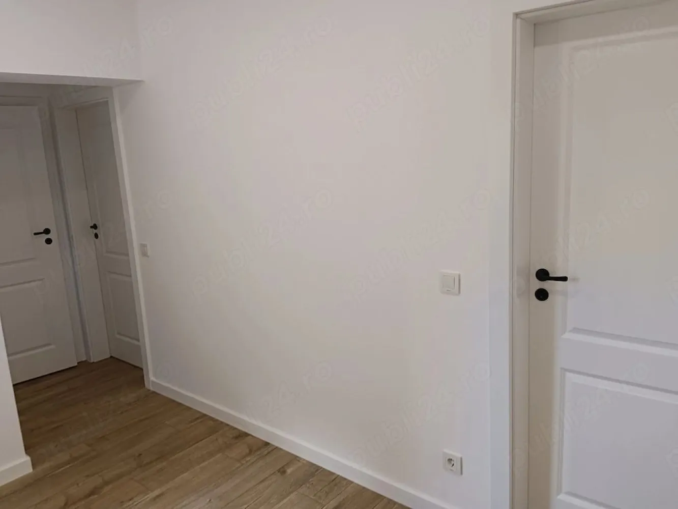 Apartament de vânzare 3 camere etajul 3 - Apartament de vânzare 3 camere str Careiului 
Etajul 3 
Complet renovat 
Parchet laminat,gresie ,electrice nou,sanitar, uși 
Termopan tripan
Boxă la beci
Tel 
Preț 84500 euro negociabil