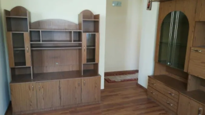 BRASADAS vinde ap 2 cam + living etaj 2 in zona Pta Romana.