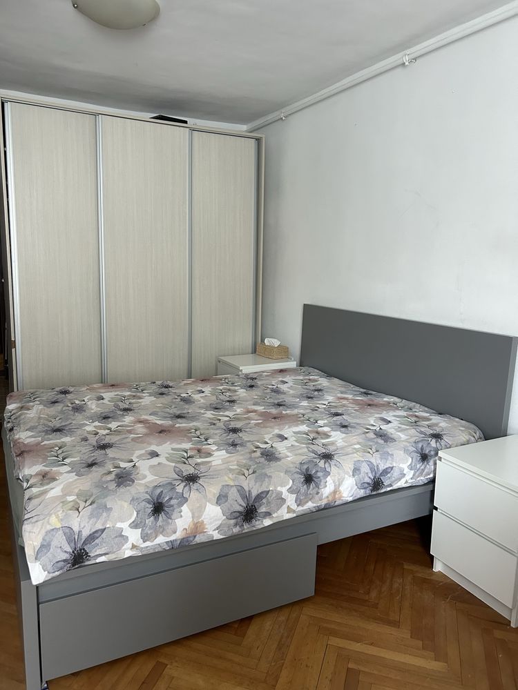 BRASADAS vinde garsoniera pe Ostrovului la etajul 1/4.