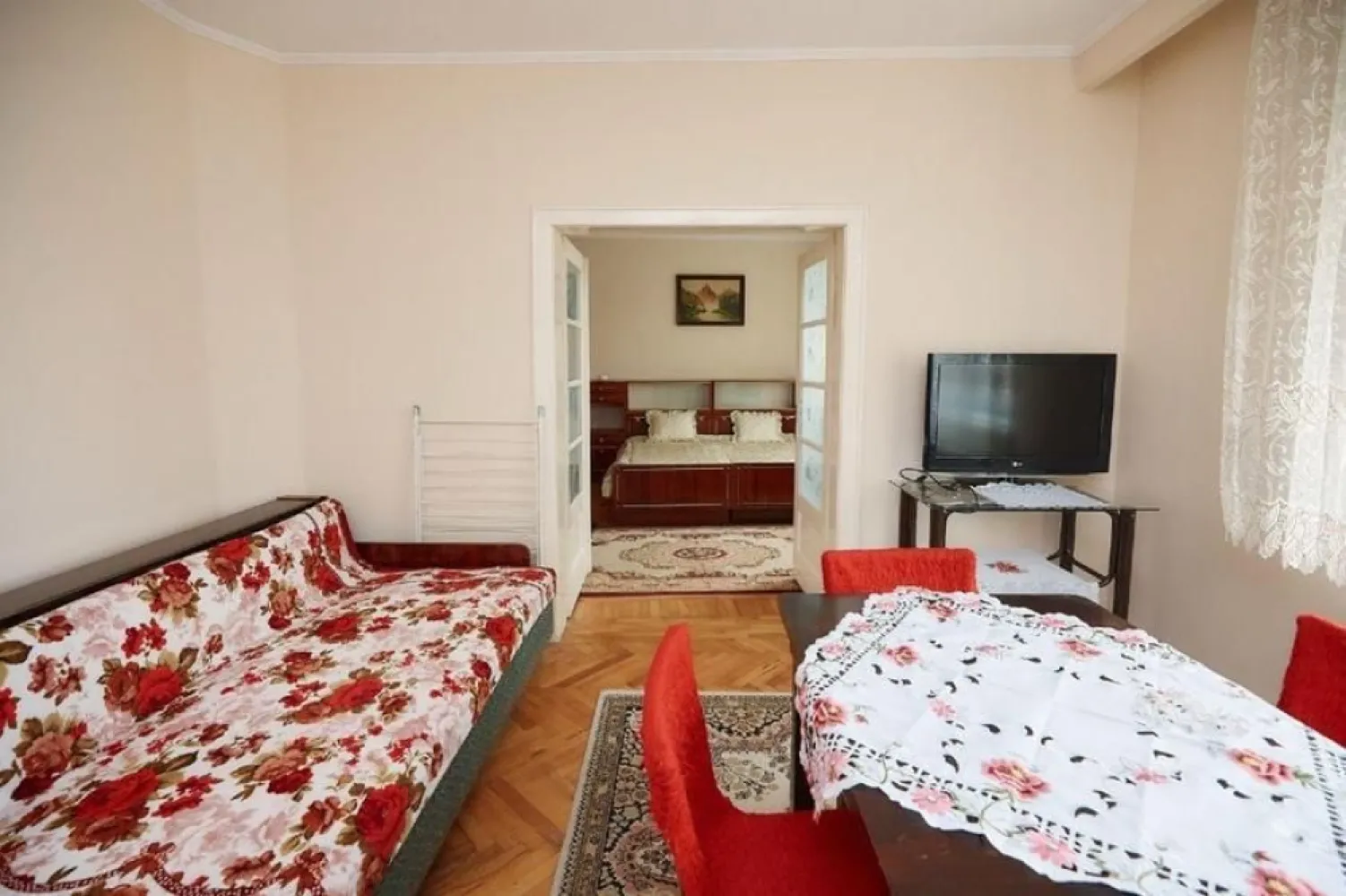 BRASADAS vinde casa individuala zona Careiului. - Agenția imobiliara BRASADAS vinde casa cu potențial ridicat rezidențial sau comercial în zona Careiului. 

Detalii proprietate:
*suprafața utilă 70 mp
*2 camere
*o baie
*bucatarie+cămară
*terasă

Curte și grădină 1000 mp, spațiu generos pentru familie și timp liber.

Dotări :
*geamuri termopan
*centrală pe gaz
*termosemineu pe lemne
*sistem fotovoltaic, care reduce semnificativ costurile energetice.

O locuință întreținută, gata de mutare sau renovare după gust.

Www.brasadas.com.
