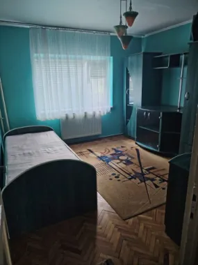 BRASADAS vinde ap 3 cam la PARTER in Carpați 2.
