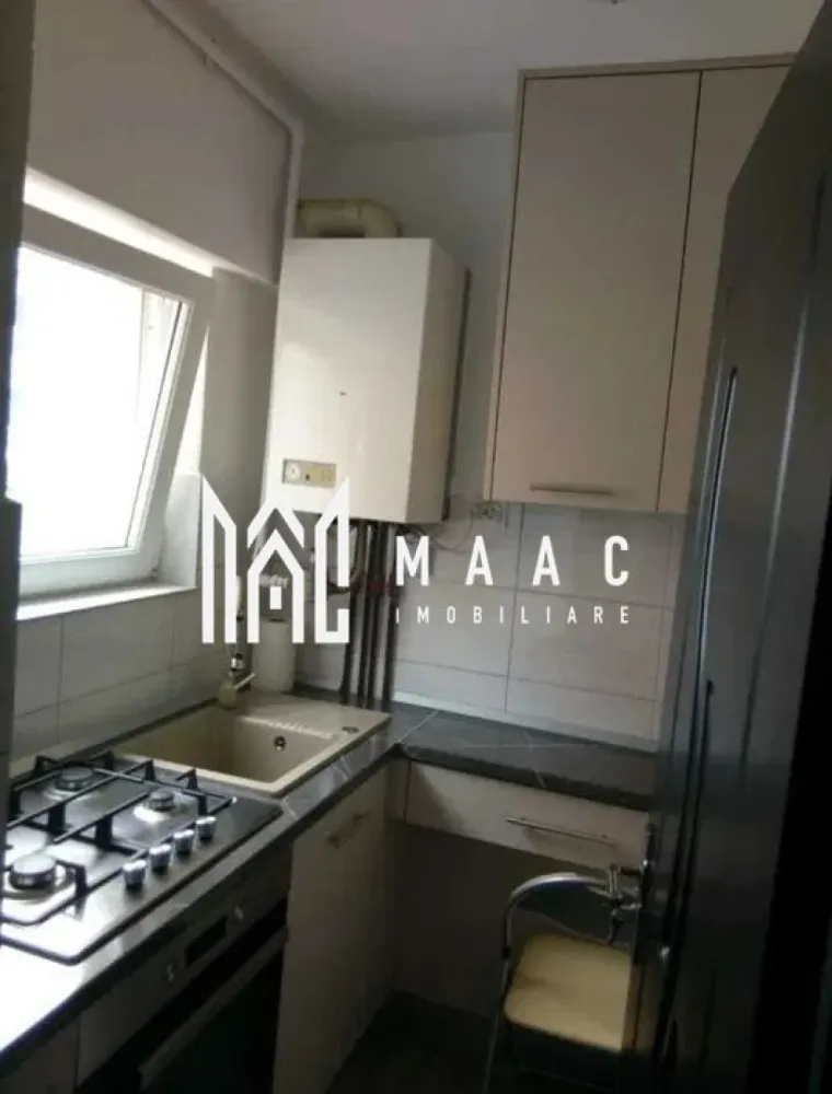 Garsoniera decomandata | Etaj 2 | Balcon | Calea Dumbravii - MAAC Imobiliare va prezinta o garsoniera decomandata situata in zona Calea Dumbrăvii.

Caracteristici:
Tip imobil: Bloc cu regim mic de înălțime (P+4 + mansardă)
Etaj: 2 din 4 – etaj intermediar
Suprafață utilă: 23 mp
Suprafață totală: 26 mp

Compartimentare:
Dormitor, bucătărie separată, hol de acces, balcon de 3 mp închis cu termopan.

Dotări și finisaje:
Centrală termică proprie cu calorifere
Balcon închis
Ferestre termopan 

Avantaje:
Ideal pentru locuit sau investiție
Acces facil către mijloace de transport în comun, magazine, farmacii, restaurante și spații verzi.

Pentru mai multe detalii precizati telefonic ca ati vazut anuntul cu ID: CP2665848