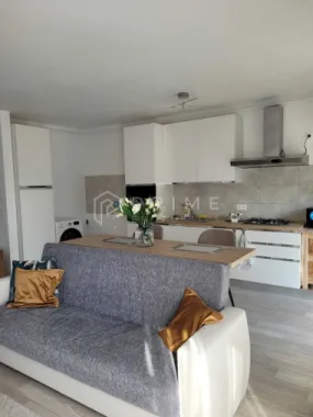 Apartament cu 2 camere de închiriat, cu parcare și boxă – Maurer