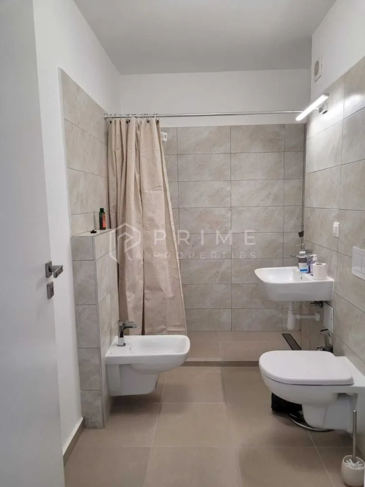 Apartament cu 2 camere de închiriat, cu parcare și boxă – Maurer