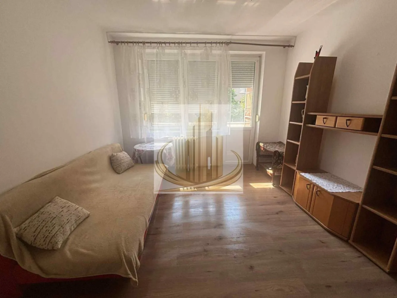 Apartament 2 camere Medicina - Agenția Grand Mobilis Imobiliare propune spre vânzare un apartament cu 2 camere, situat în zona Tipografilor.

Apartamentul are o suprafață utilă de 54 mp și este situat la etajul 3 al unui bloc de cărămidă, într-o zonă liniștită, aproape de mijloace de transport, Iulius Mall, școli și magazine. Locuința dispune de bucătărie închisă, două balcoane luminoase și se vinde complet mobilată și utilată. Apartamentul a fost complet renovat în anul 2023.

ID intern CP3111803